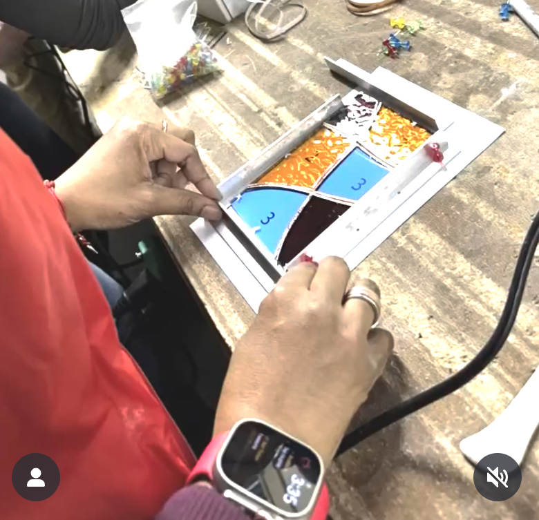 Sangodare positioning glass pieces